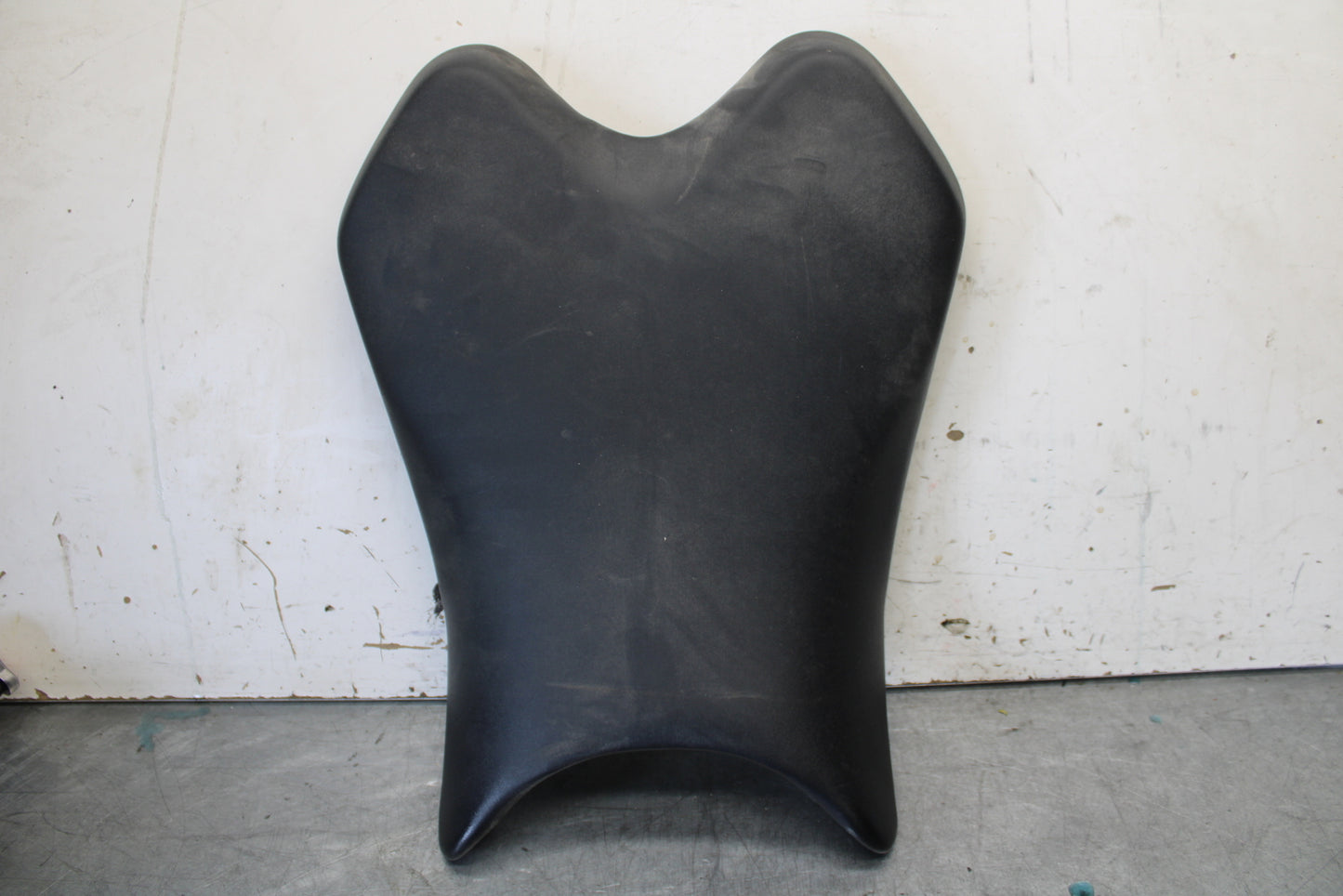 08-16 YAMAHA YZF R6 FRONT DRIVERS SEAT PAD SADDLE PILLION 13S-24710-00-00 BB665