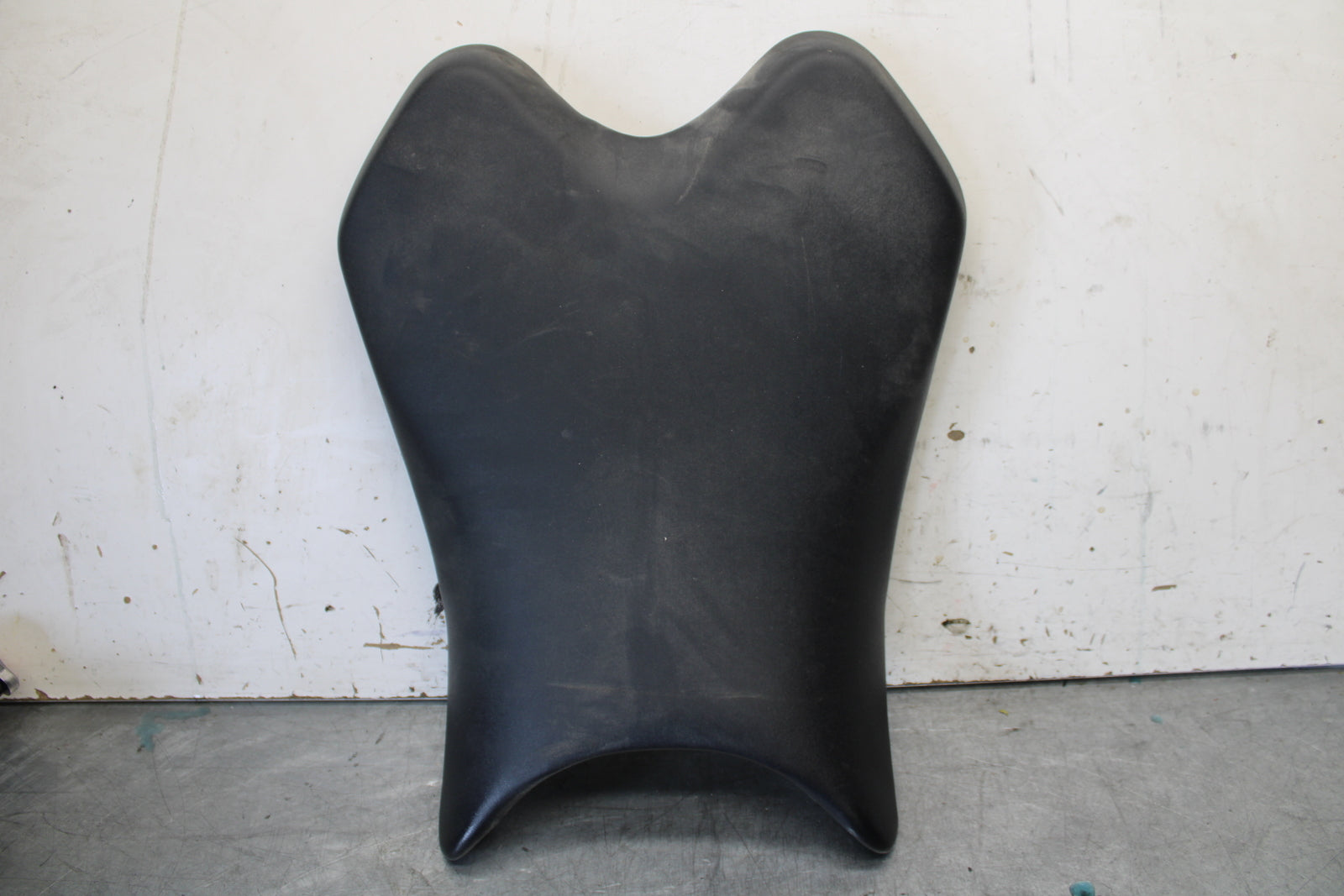 08-16 YAMAHA YZF R6 FRONT DRIVERS SEAT PAD SADDLE PILLION 13S-24710-00-00 BB665