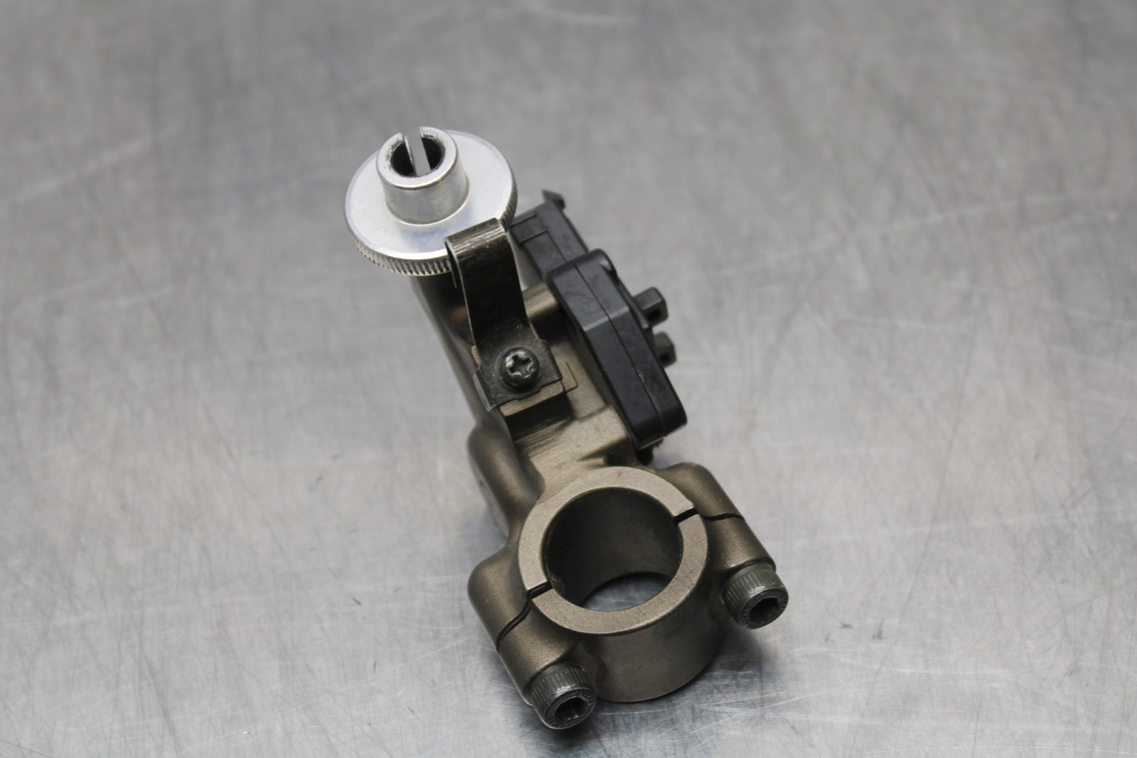 04-05 KAWASAKI NINJA ZX10R CLUTCH LEVER PERCH MOUNT BRACKET BB163