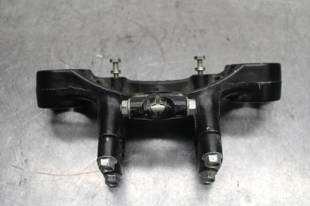 82-83 YAMAHA IT175 FORKS UPPER TRIPLE TREE CLAMP BB108