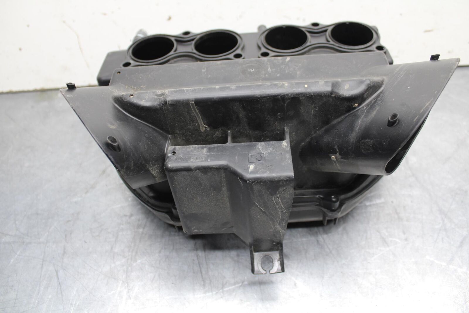 11-23 SUZUKI GSXR 750 AIRBOX AIR INTAKE FILTER BOX BB630