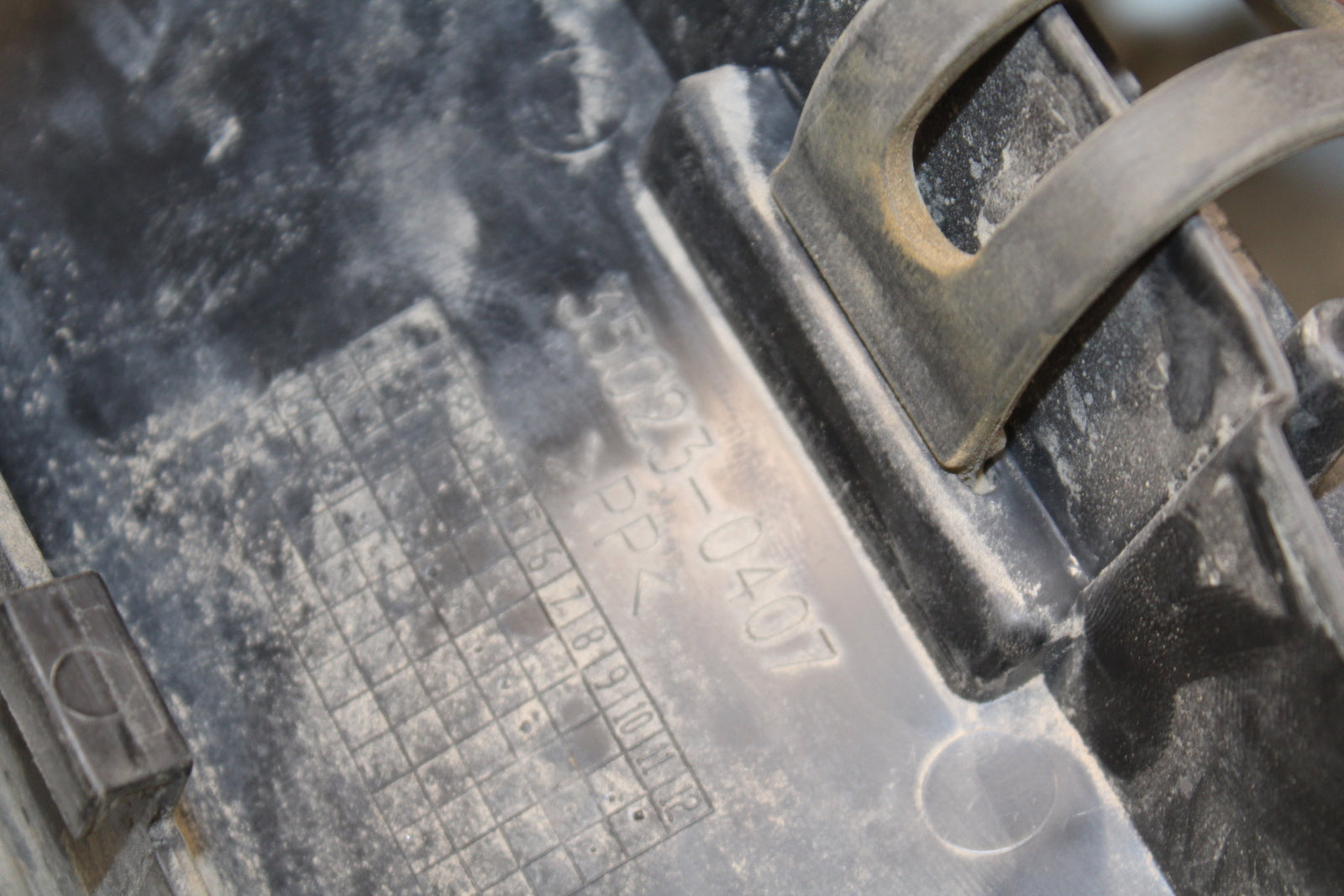 16-17 KAWASAKI VULCAN S 650 EN650 ABS BATTERY TRAY BOX HOLDER BB731