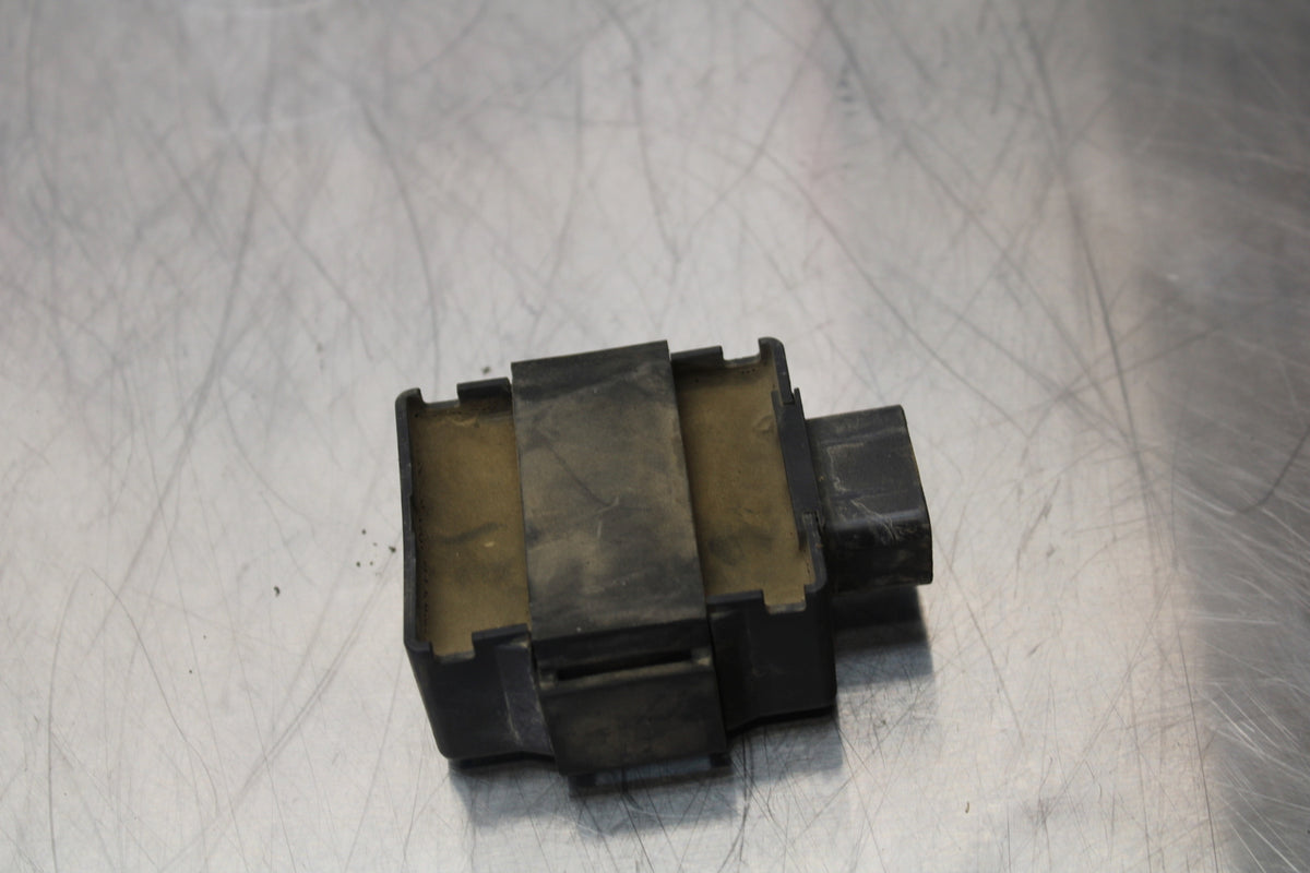 01-03 SUZUKI GSXR600 RELAY ASSEMBLY FUSE BOX BB145