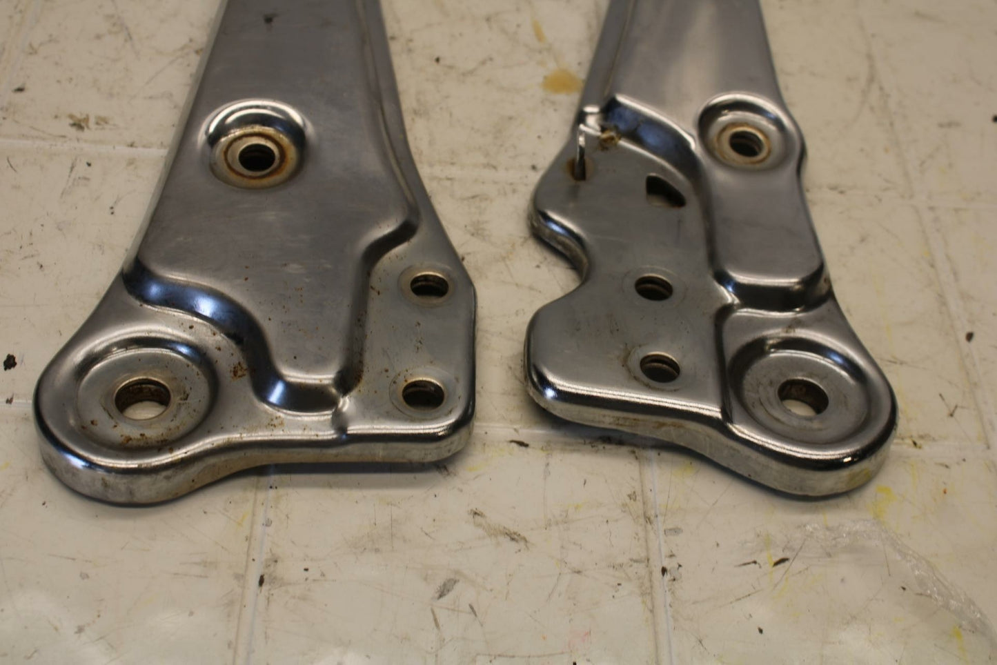 80-83 SUZUKI GS750E RIGHT LEFT FRAME COVERS BB19