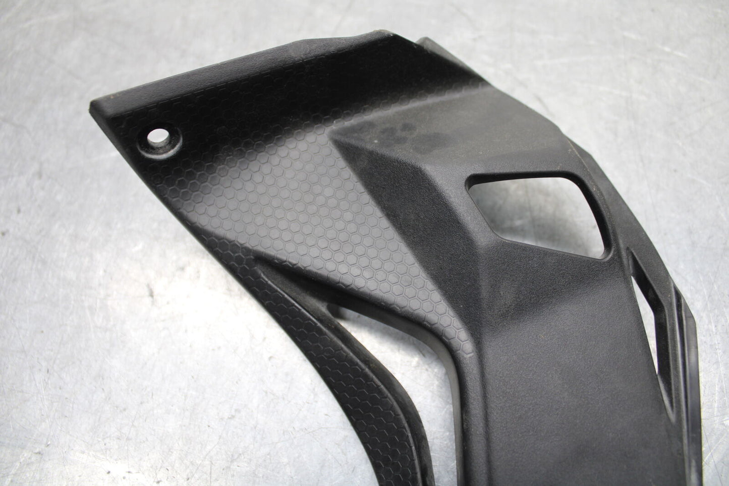 16 KAWASAKI NINJA ZX10R RIGHT FRONT DUCT COVER  BB650