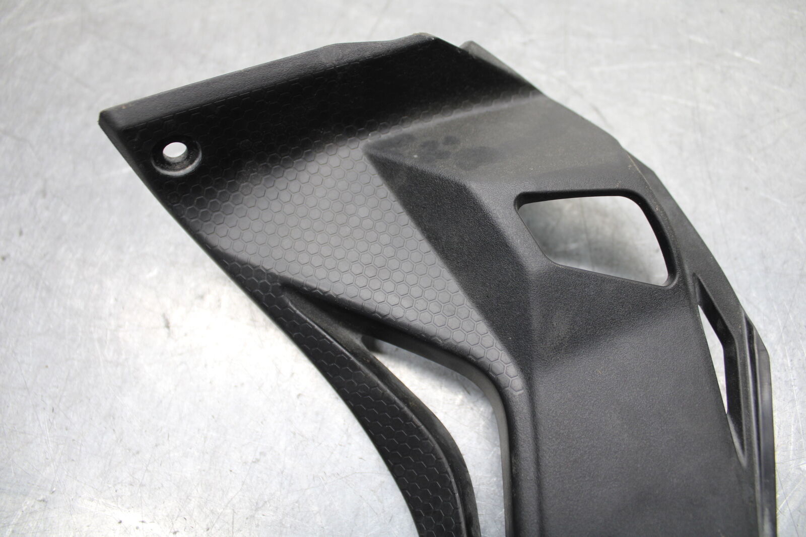 16 KAWASAKI NINJA ZX10R RIGHT FRONT DUCT COVER  BB650