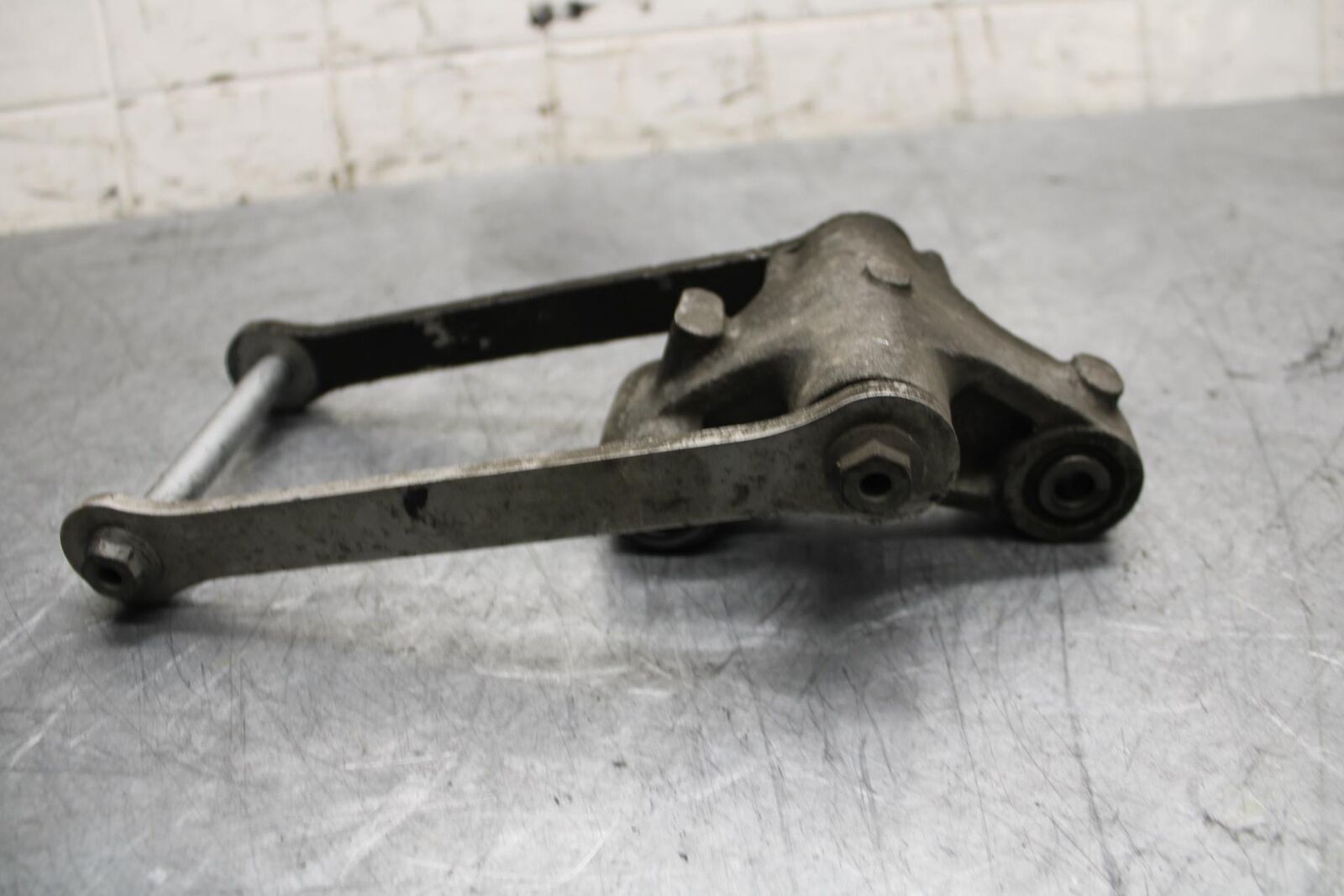 2009 Kawasaki Ninja ZX6R ZX600R REAR DOGBONE SHOCK LINKAGE LINK BB548