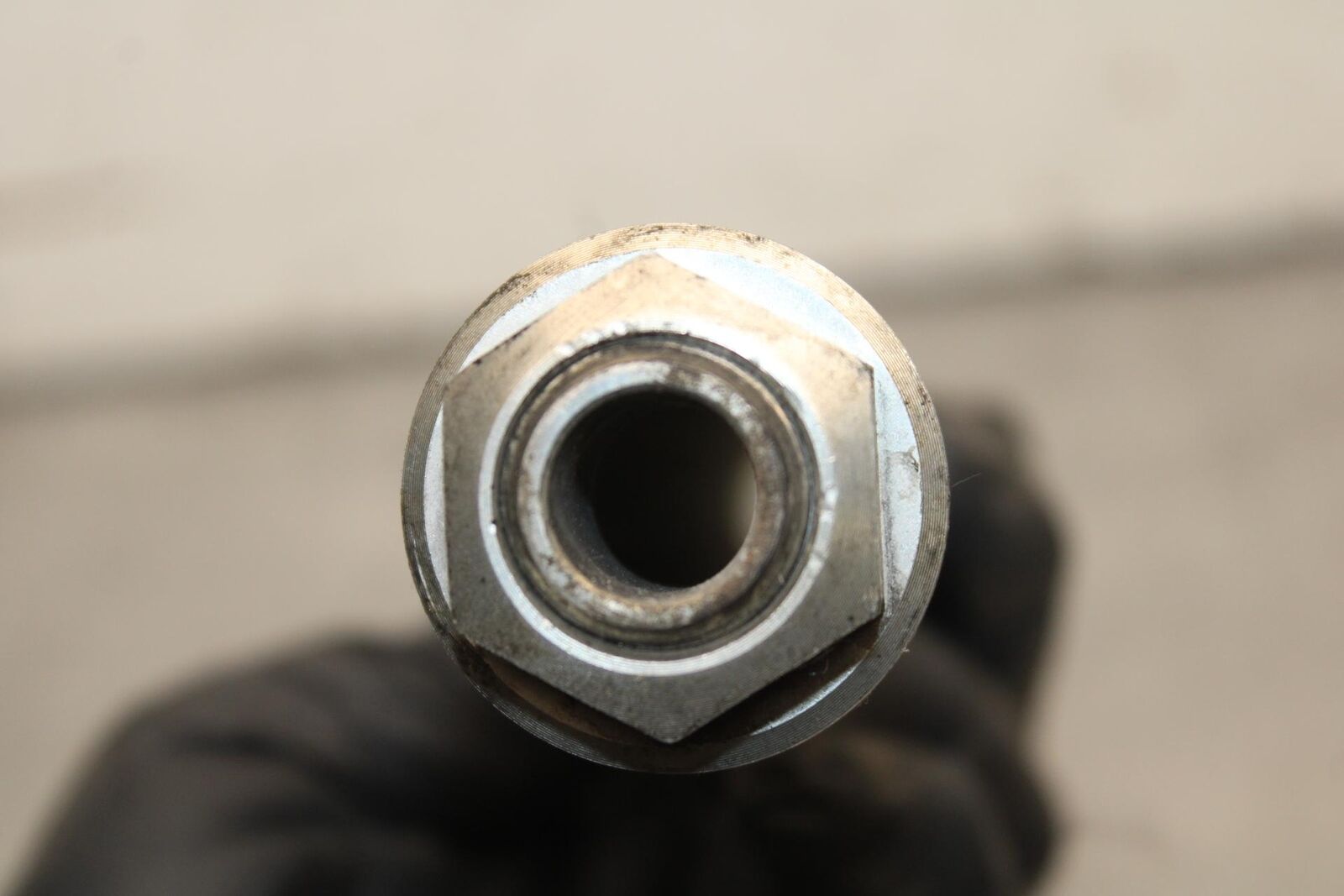 11-23 SUZUKI GSXR 750 FRONT WHEEL RIM AXLE PIVOT BOLT BB630