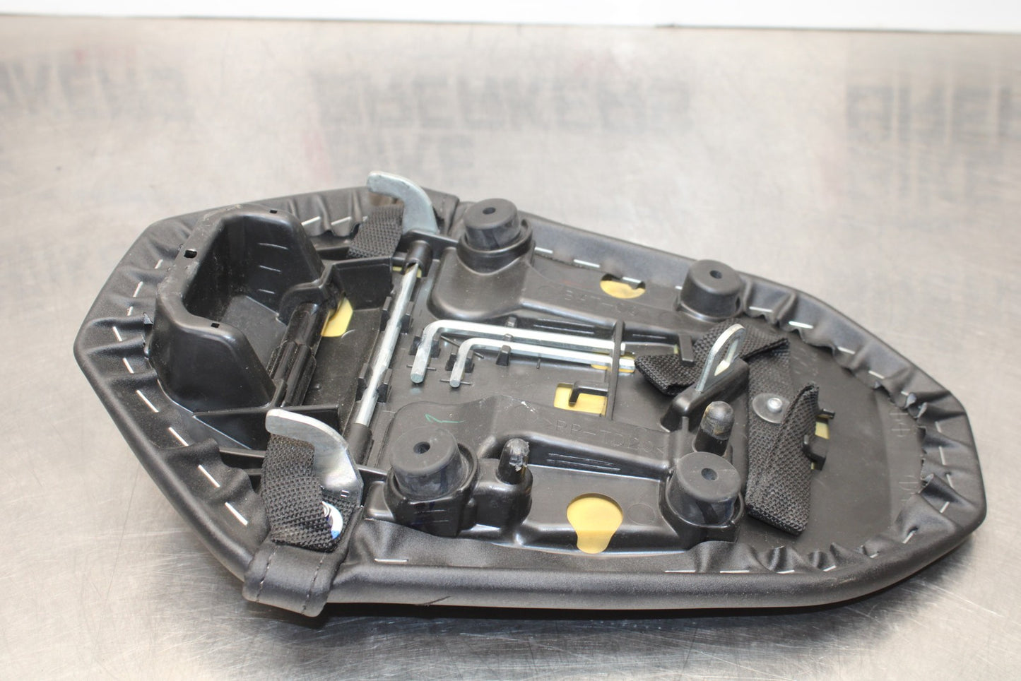 23-24 YAMAHA MT-07 REAR BACK PASSENGER TANDEM SEAT PAD SADDLE PILLION BB194