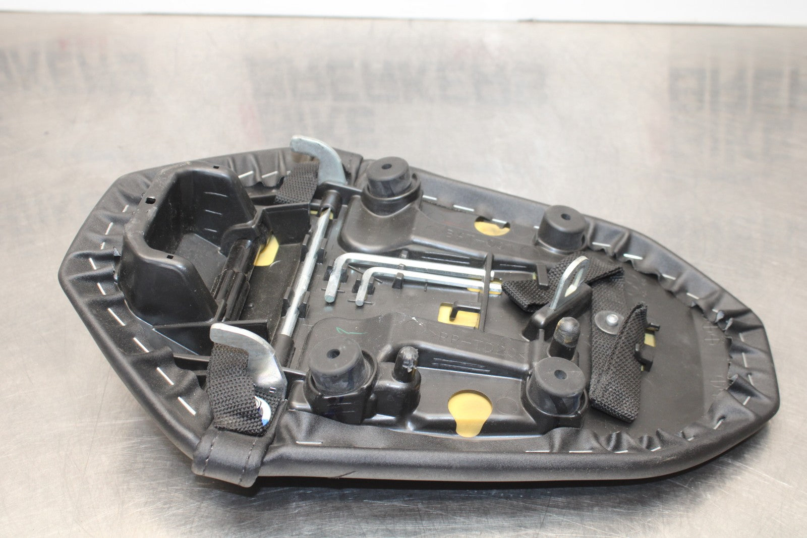 23-24 YAMAHA MT-07 REAR BACK PASSENGER TANDEM SEAT PAD SADDLE PILLION BB194