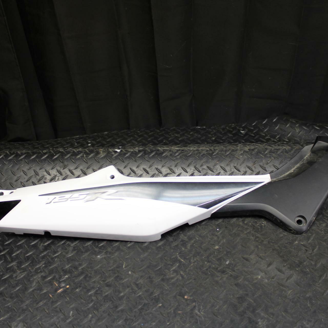 08 HONDA CBR125R RIGHT FRAME SIDE COVER COWL PANEL TRIM bb180