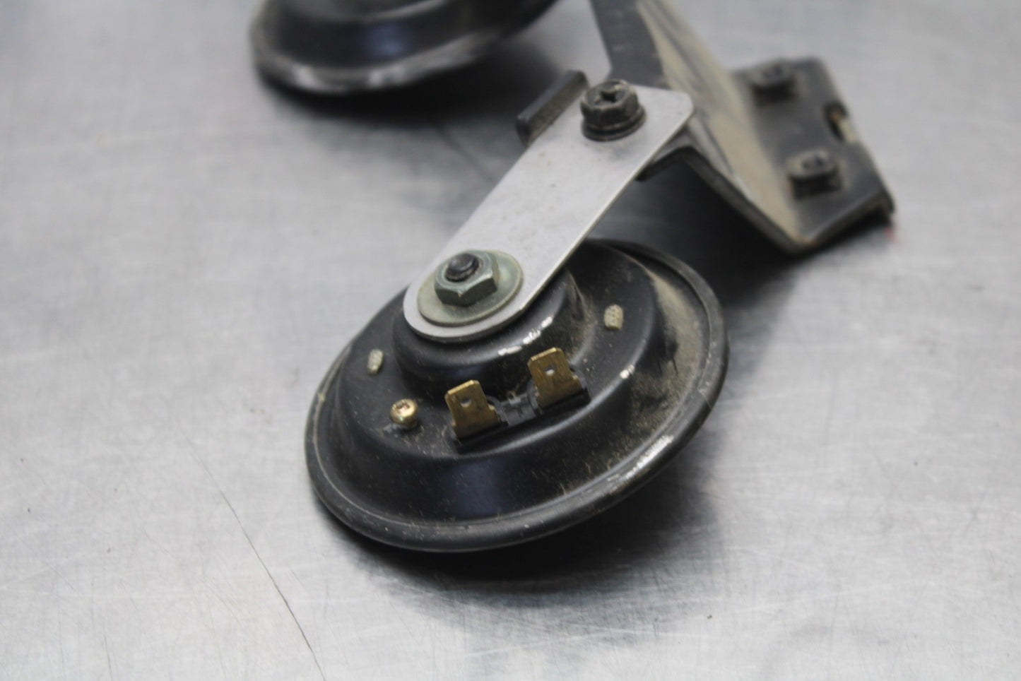 03-08 KAWASAKI VULCAN 1600 HORN SIGNAL SET & BRACKET BB196