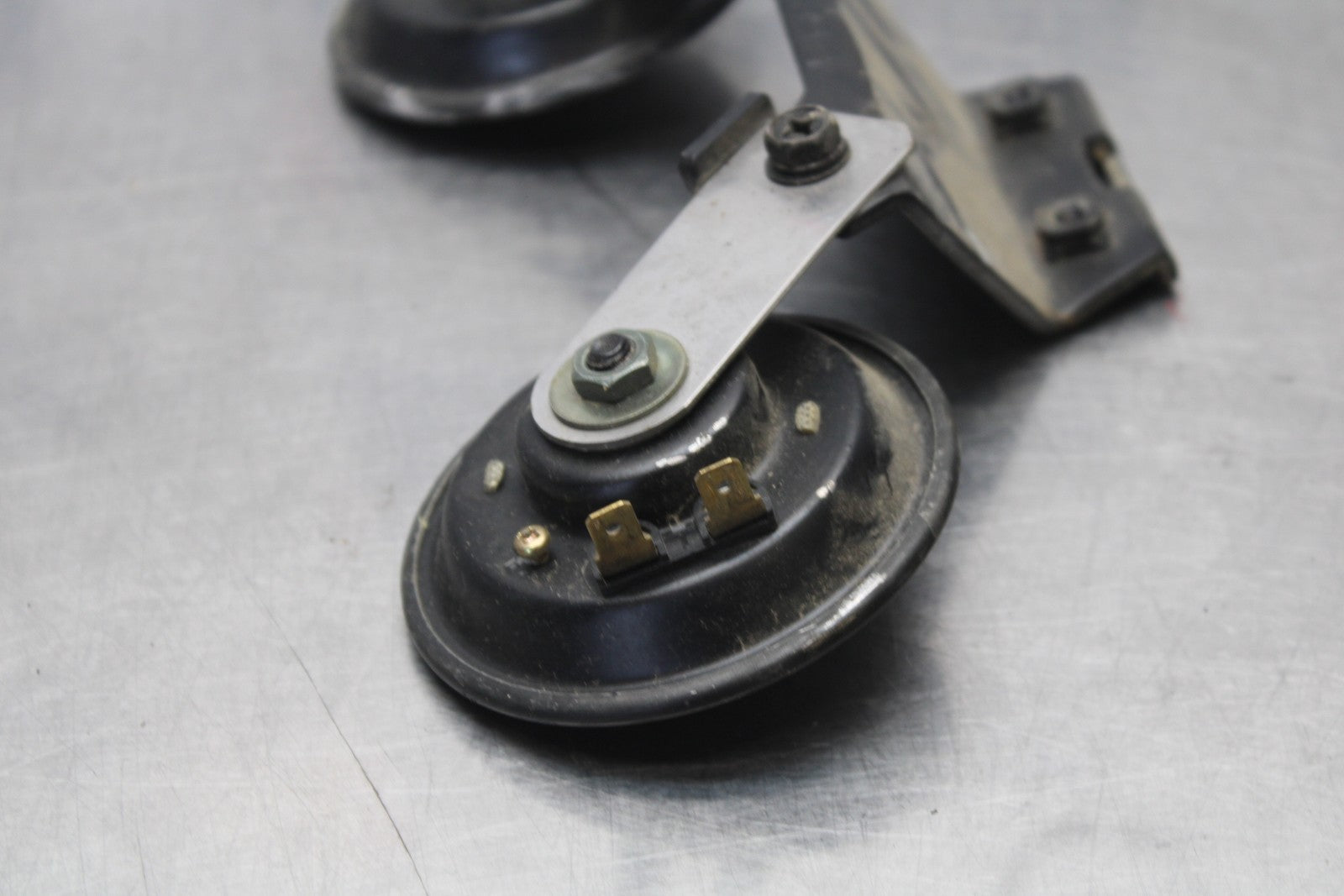 03-08 KAWASAKI VULCAN 1600 HORN SIGNAL SET & BRACKET BB196