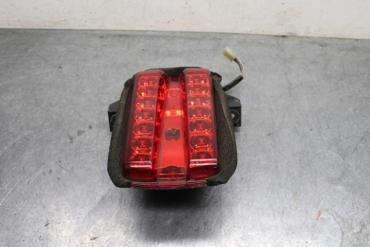 03 SUZUKI SV650S REAR TAIL TAILLIGHT BACK BRAKE LIGHT BB130
