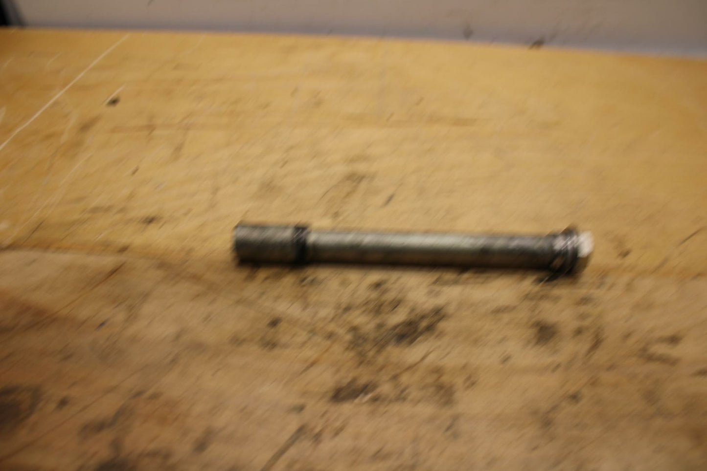 11-21 SUZUKI GSXR750 FRONT WHEEL RIM AXLE PIVOT BOLT BB320