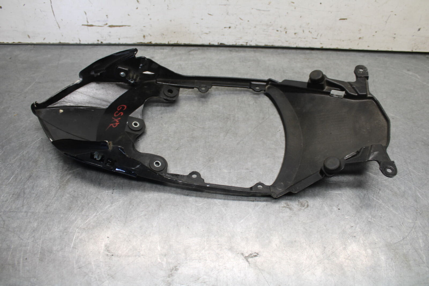 08-10 SUZUKI GSXR750 CENTER REAR BACK TAIL FAIRING COWL BB476