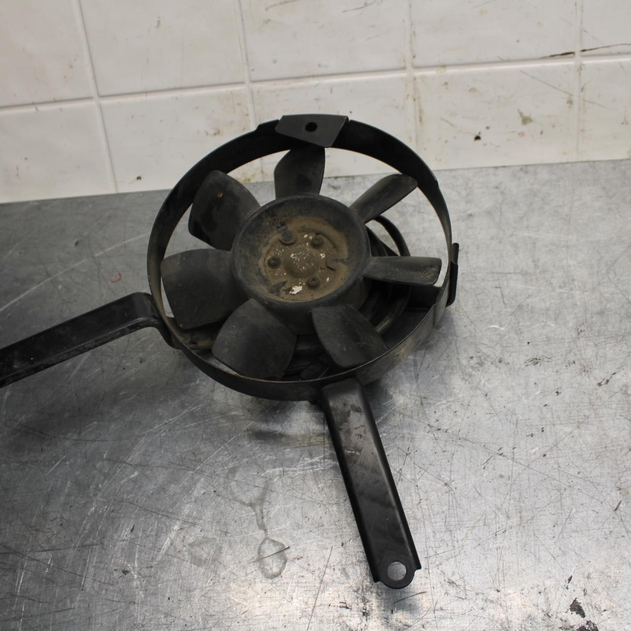 89-90 YAMAHA FZR600 ENGINE RADIATOR COOLING FAN BB76