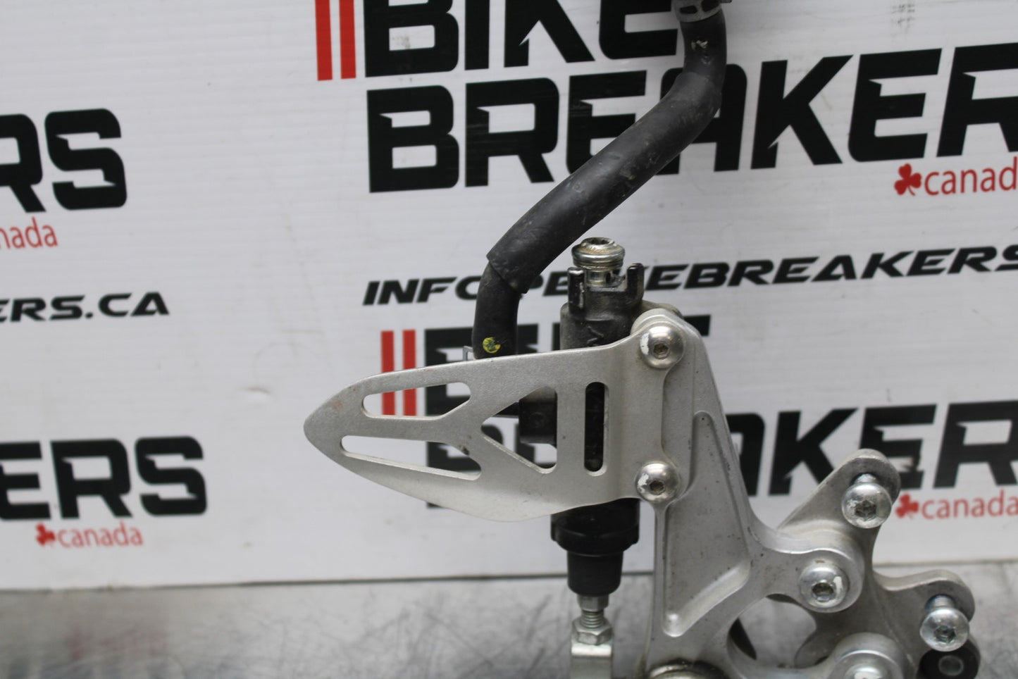 07 SUZUKI GSXR1000 RIGHT REARSET REAR SET DRIVER FOOT PEG REST STOP BB770