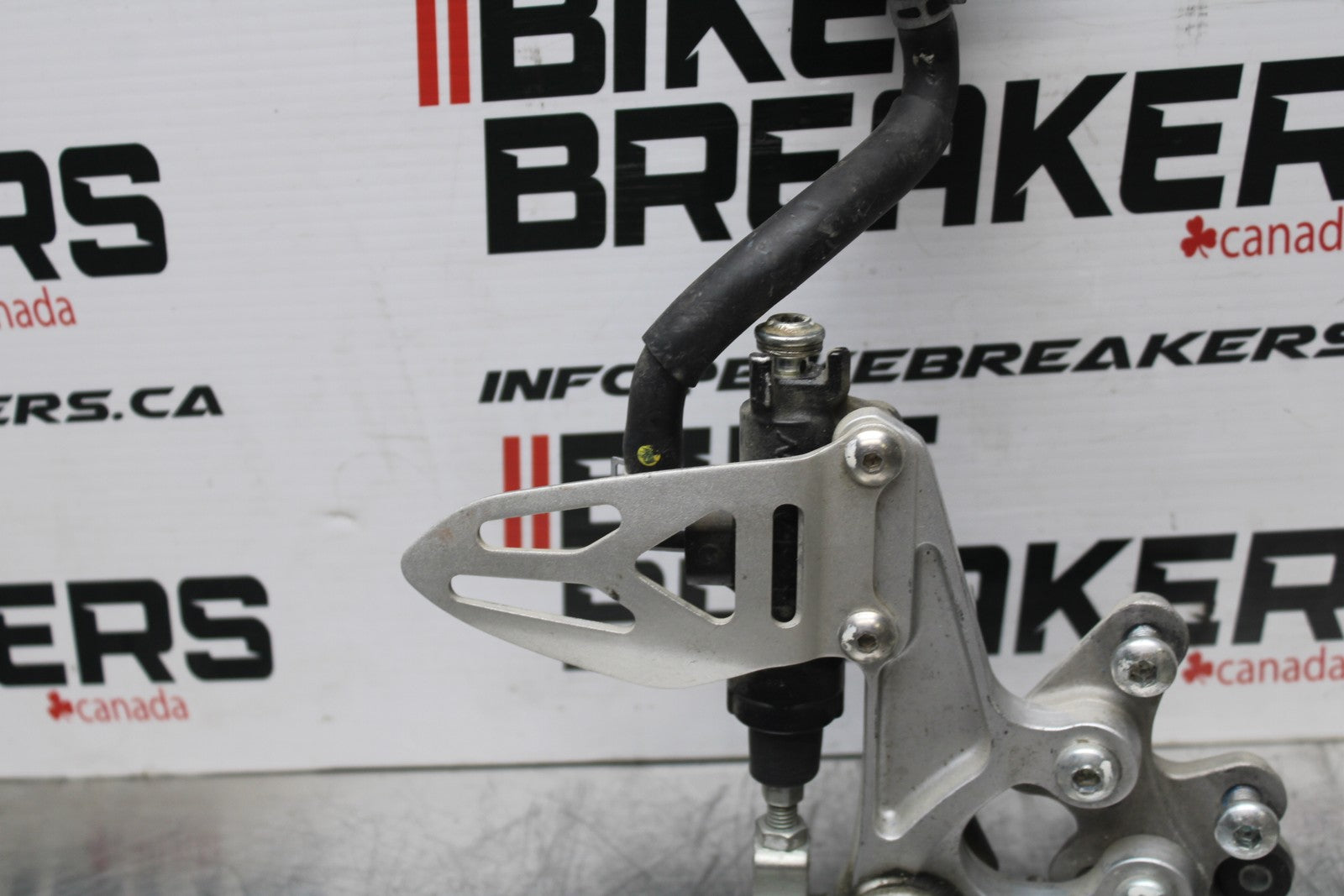 07 SUZUKI GSXR1000 RIGHT REARSET REAR SET DRIVER FOOT PEG REST STOP BB770