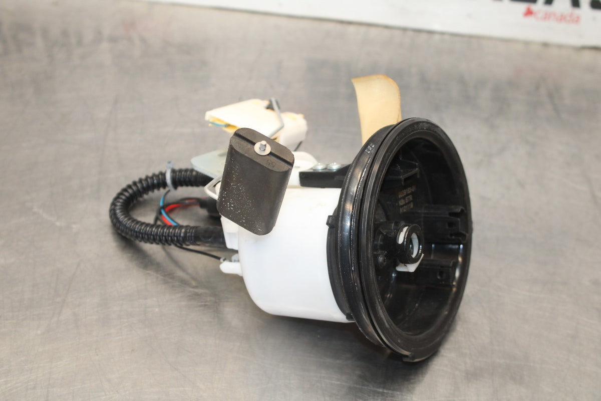 20-23 BMW F900R FUEL PUMP GAS PETROL SENDER UNIT BB923