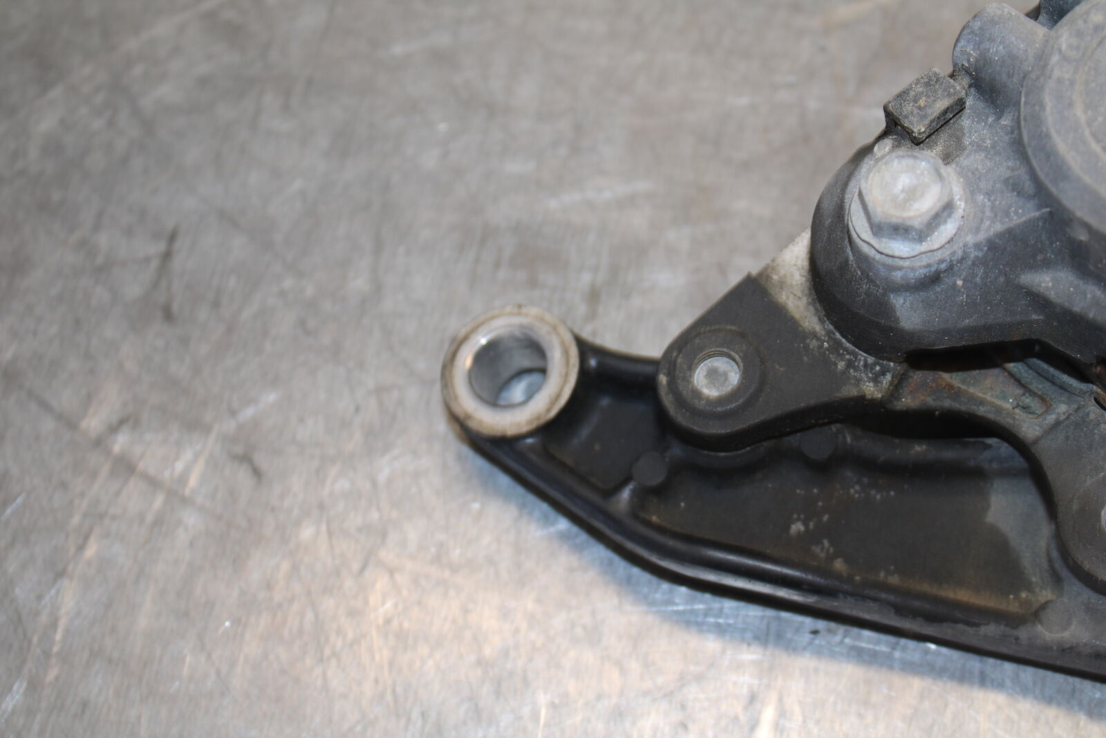 87-03 SUZUKI INTRUDER 1400 VS1400GLP REAR BACK BRAKE CALIPER W MOUNT  BB702