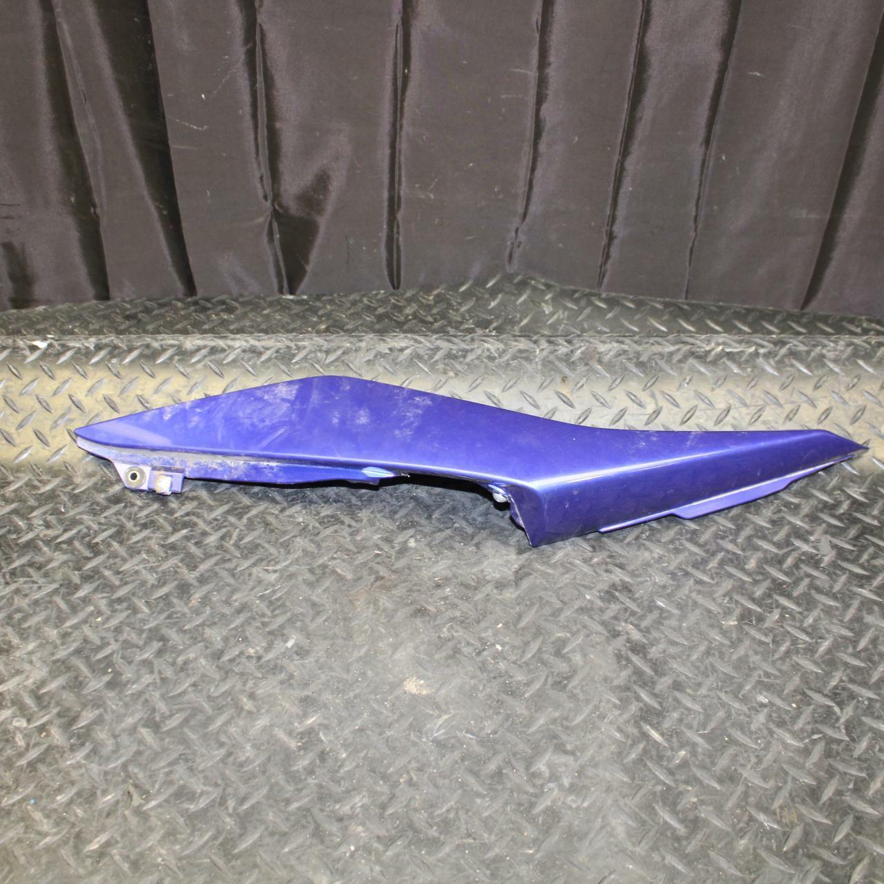 19 YAMAHA YZF R3 RIGHT REAR BACK TAIL FAIRING COWL SHROUD bb177