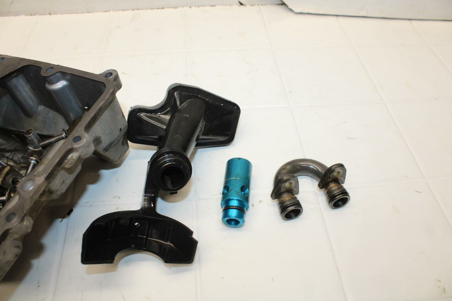 08-16 YAMAHA YZF R6 ENGINE MOTOR BOTTOM OIL PAN COVER BB406