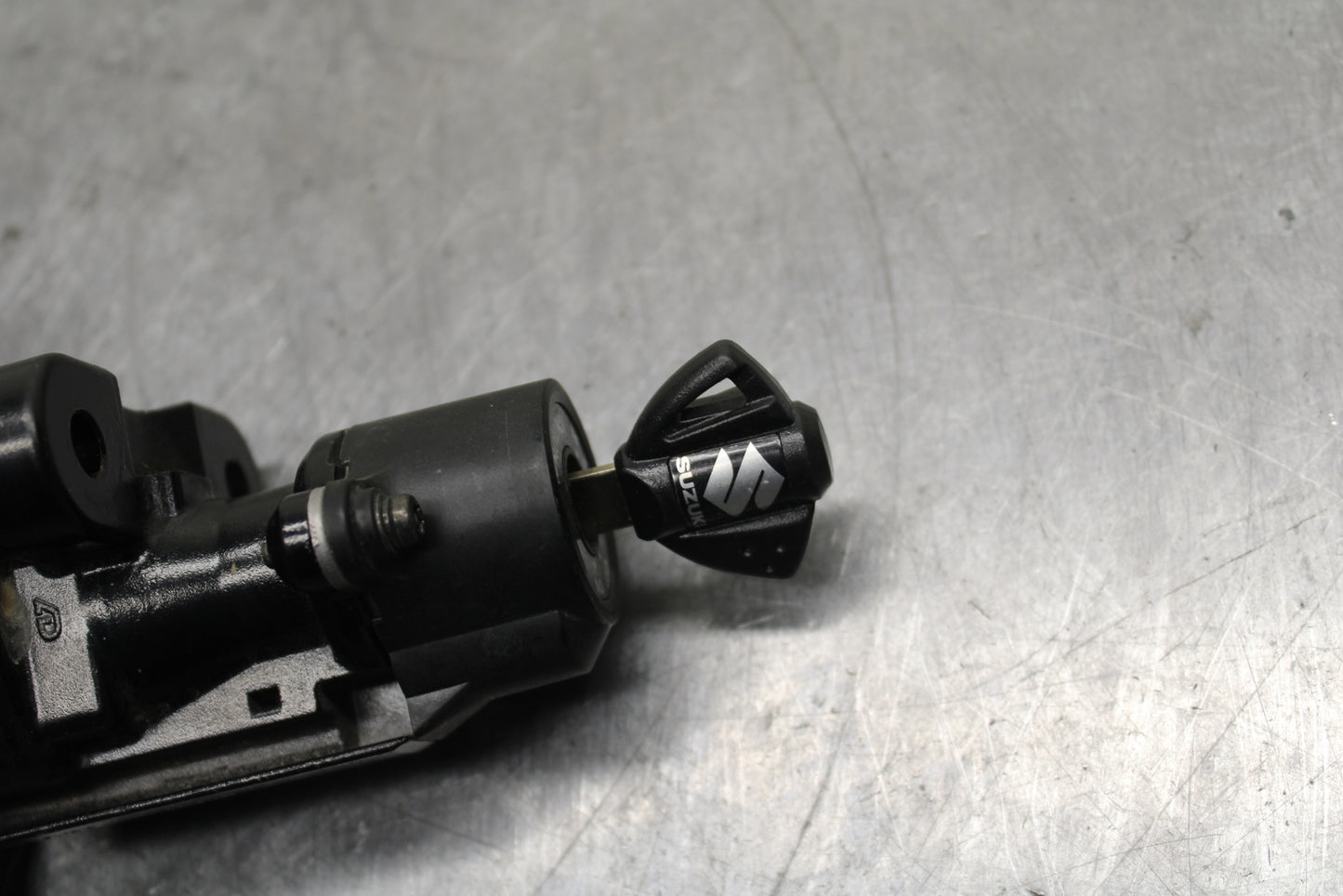 11-17 SUZUKI GSXR600 IGNITION LOCK W KEY BB132