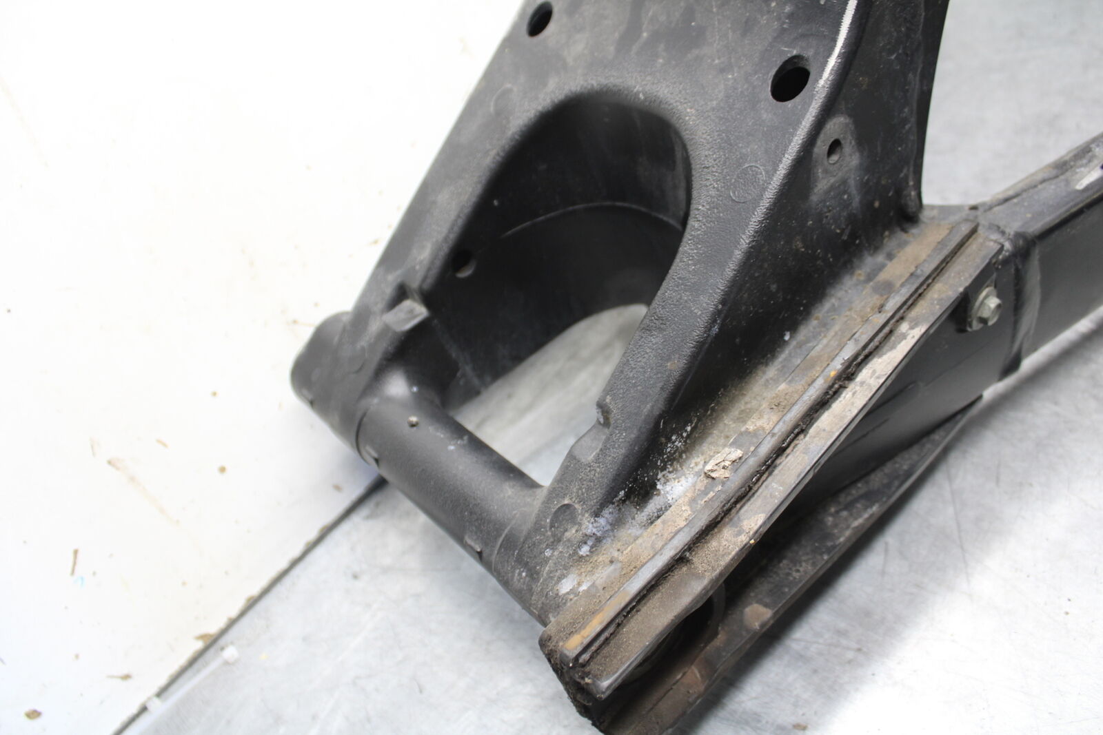 05-06 SUZUKI GSXR1000 REAR SWINGARM SUSPENSION SWING ARM 61000-41G00-YAP BB663