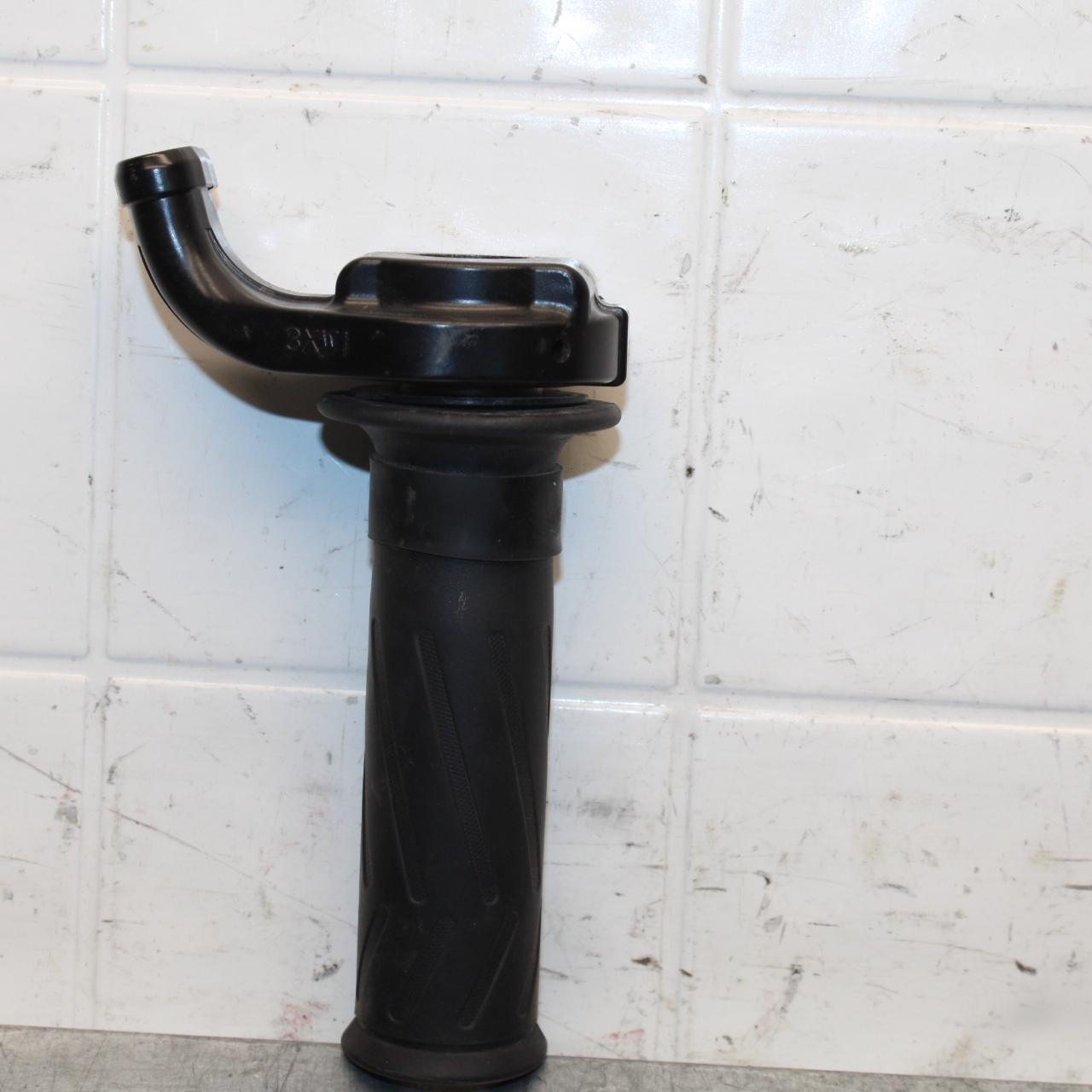 20-21 YAMAHA XSR900 RIGHT THROTTLE GRIP BB599