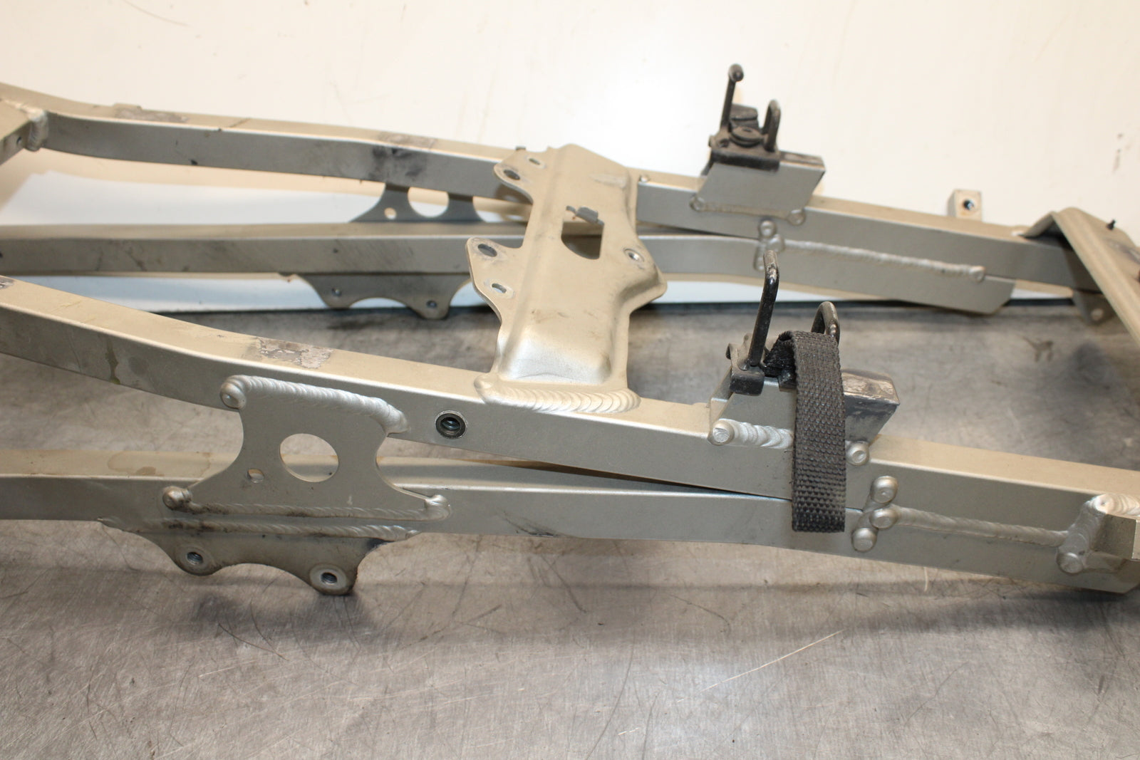 00-02 KAWASAKI NINJA ZX6R REAR SUBFRAME BACK SUB FRAME BB750