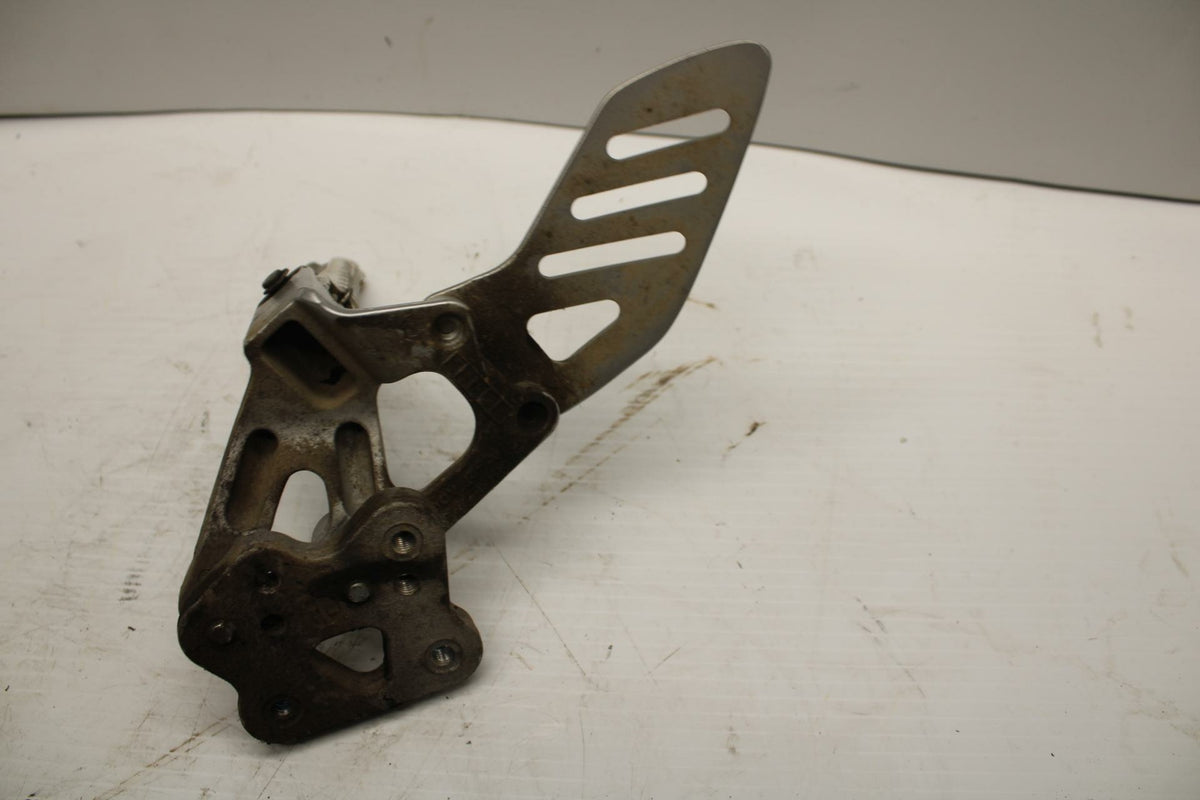 08-09 SUZUKI GSXR600 LEFT REARSET REAR SET DRIVER FOOT PEG REST STOP BB250