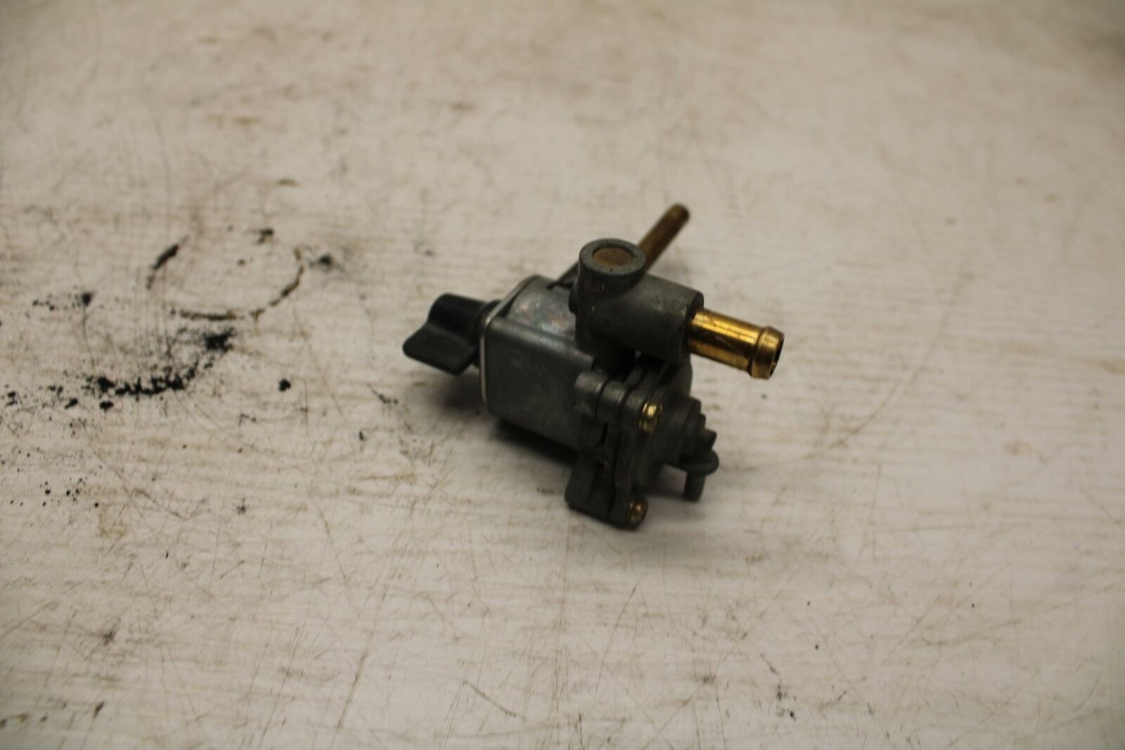 04-06 HONDA SHADOW 750 VT750C GAS TANK FUEL PETCOCK BB360