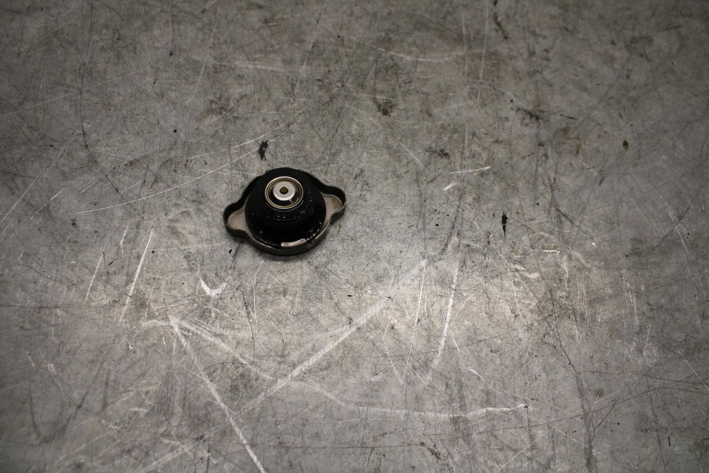 04-06 YAMAHA YZF R1 RADIATOR CAP BB432