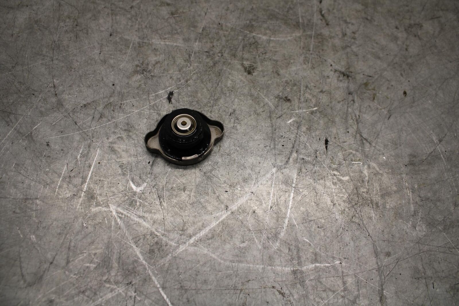 04-06 YAMAHA YZF R1 RADIATOR CAP BB432