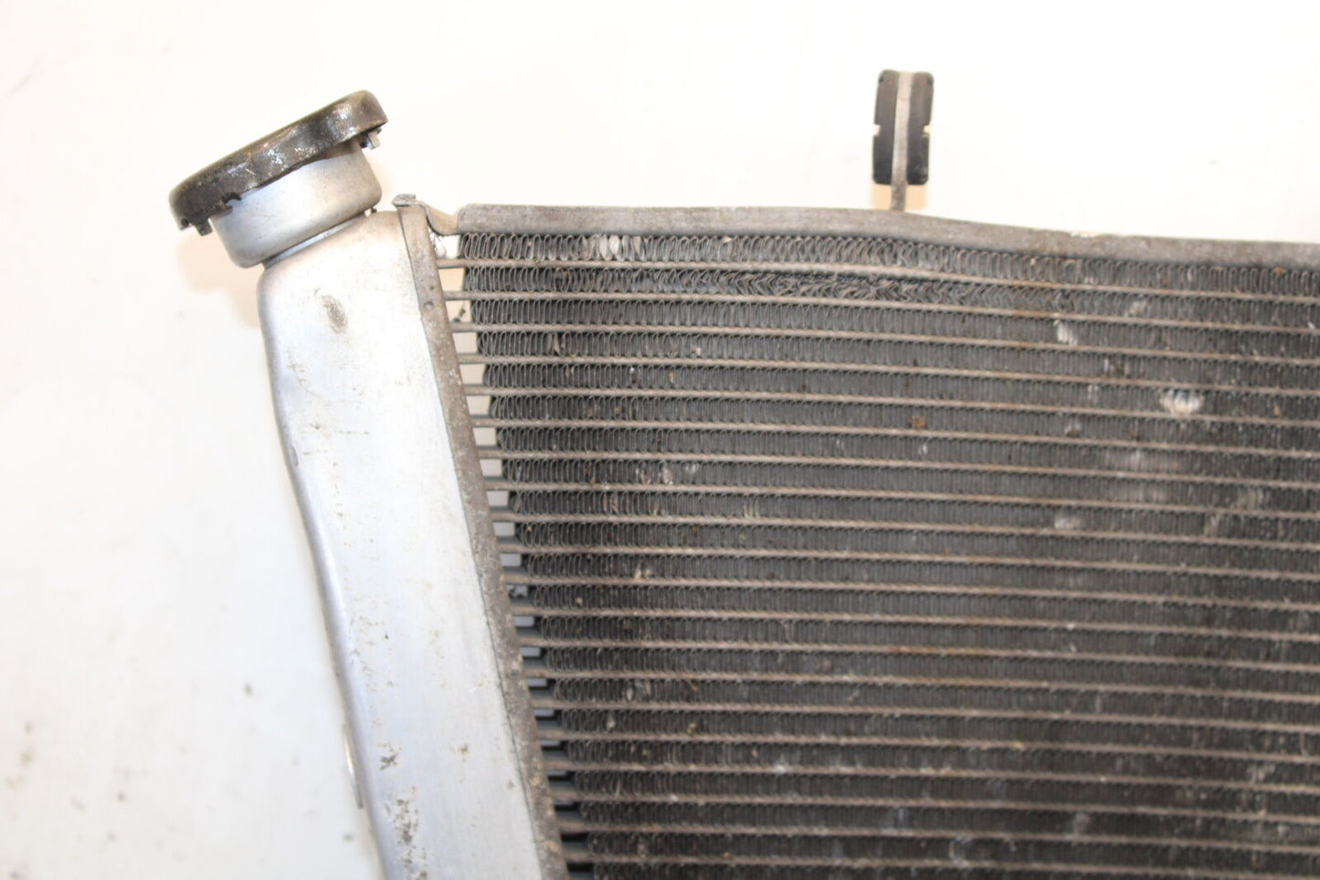 05-06 SUZUKI GSXR1000 ENGINE RADIATOR MOTOR COOLER COOLING 17710-41G00 BB677
