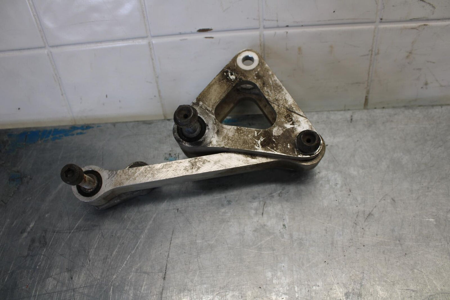 07-08 YAMAHA YZF R1 REAR DOGBONE SHOCK LINKAGE LINK 4C8-2217A-01-00 BB439
