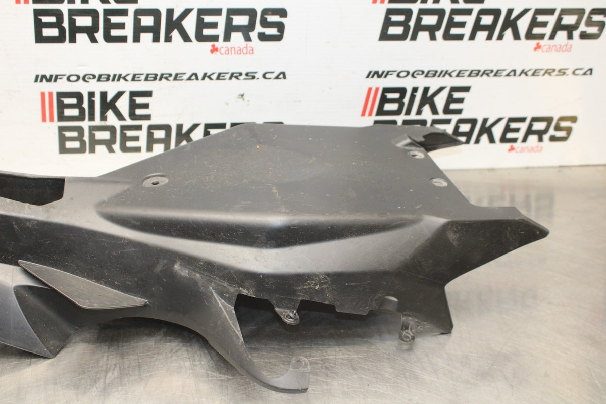 18 YAMAHA YZF R1  REAR BACK TAIL UNDERTAIL FAIRING COWL FENDER BB838