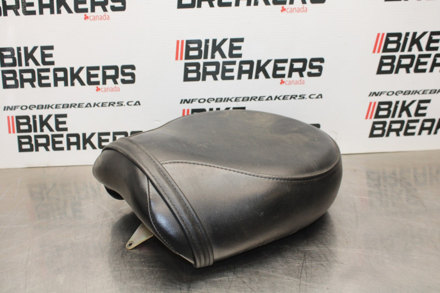 03-08 KAWASAKI VULCAN 1600 REAR BACK PASSENGER SEAT BB196