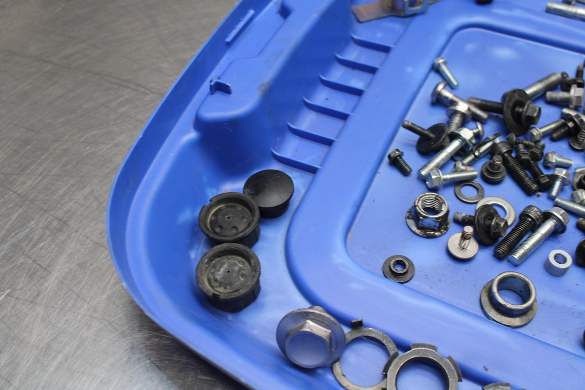 23 YAMAHA YZF R3 MOUNTING BOLTS HARDWARE MOTOR SCREWS BB806