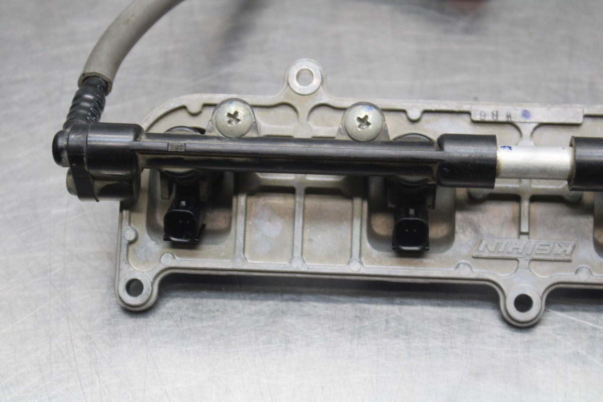 07-08 KAWASAKI NINJA ZX6R SECONDARY FUEL INJECTORS TOP AIRBOX GAS RAIL BB855