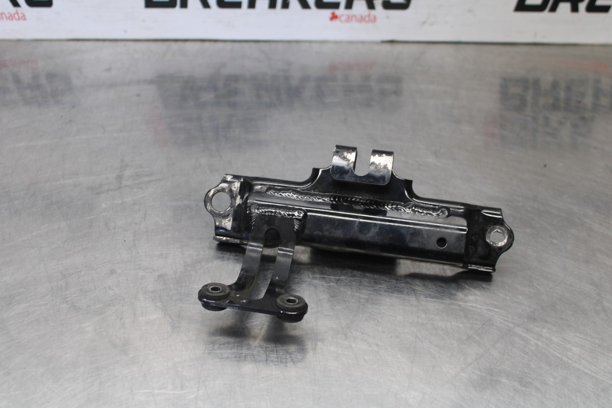 04-05 KAWASAKI NINJA ZX10R GAS TANK FUEL CELL RESERVOIR BRACKET MOUNT BB931