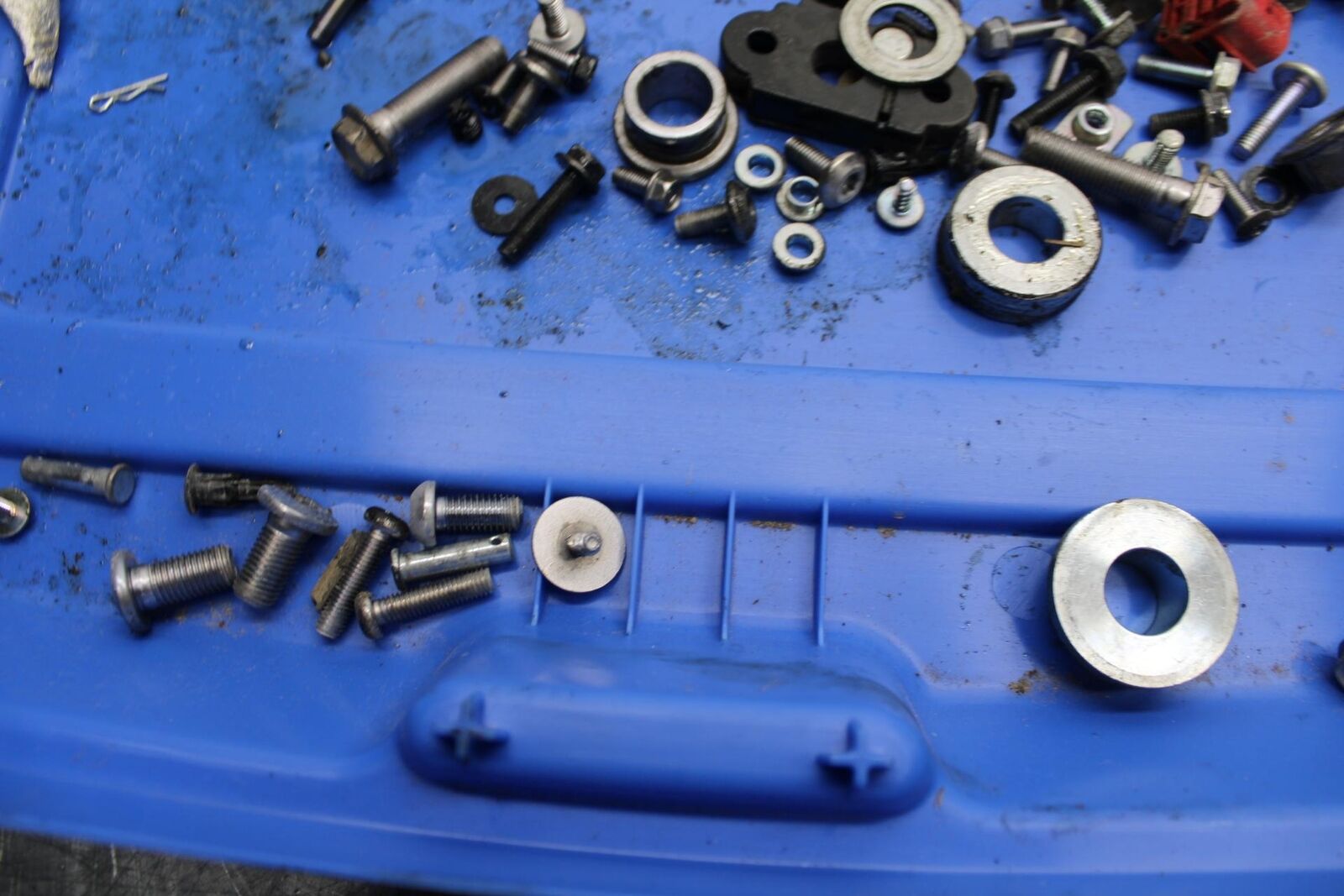 18 KAWASAKI Z 400 LEFTOVER  MOUNTING BOLTS HARDWARE MOTOR SCREWS BB469