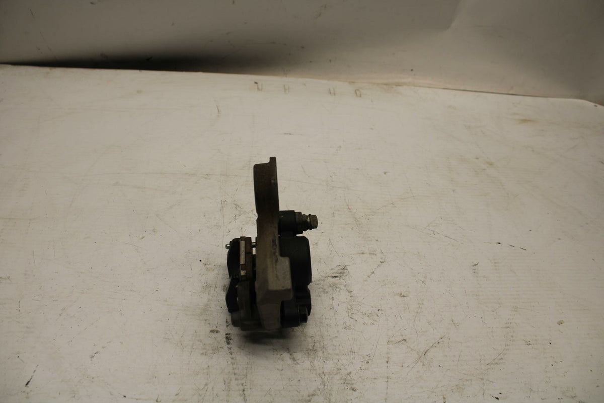 08-17 YAMAHA YZF R6 REAR BACK BRAKE CALIPER W MOUNT BRACKET BB354