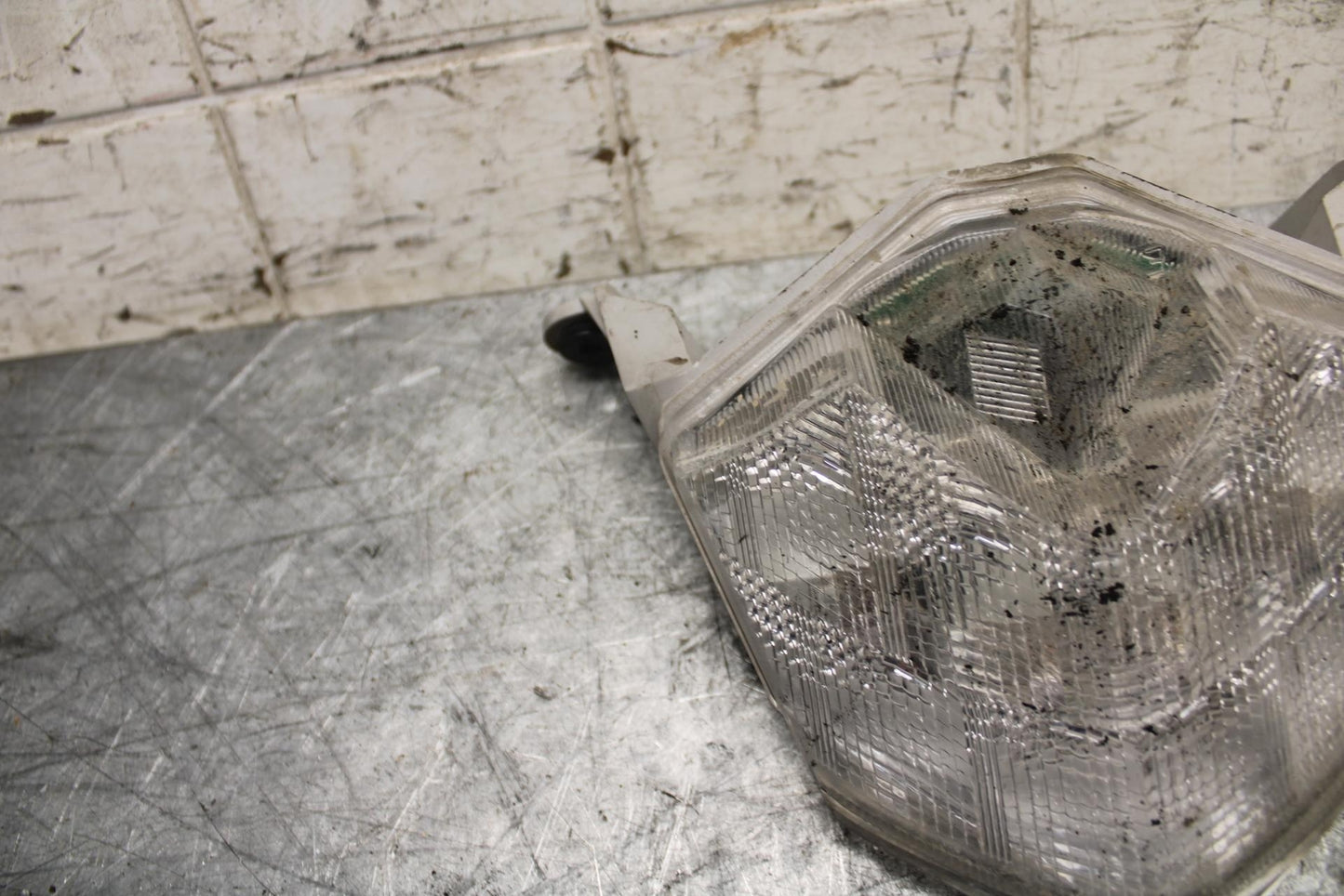 2009 Kawasaki Ninja ZX6R ZX600R   TAILLIGHT BACK BRAKE LIGHT 23025-0059 BB538