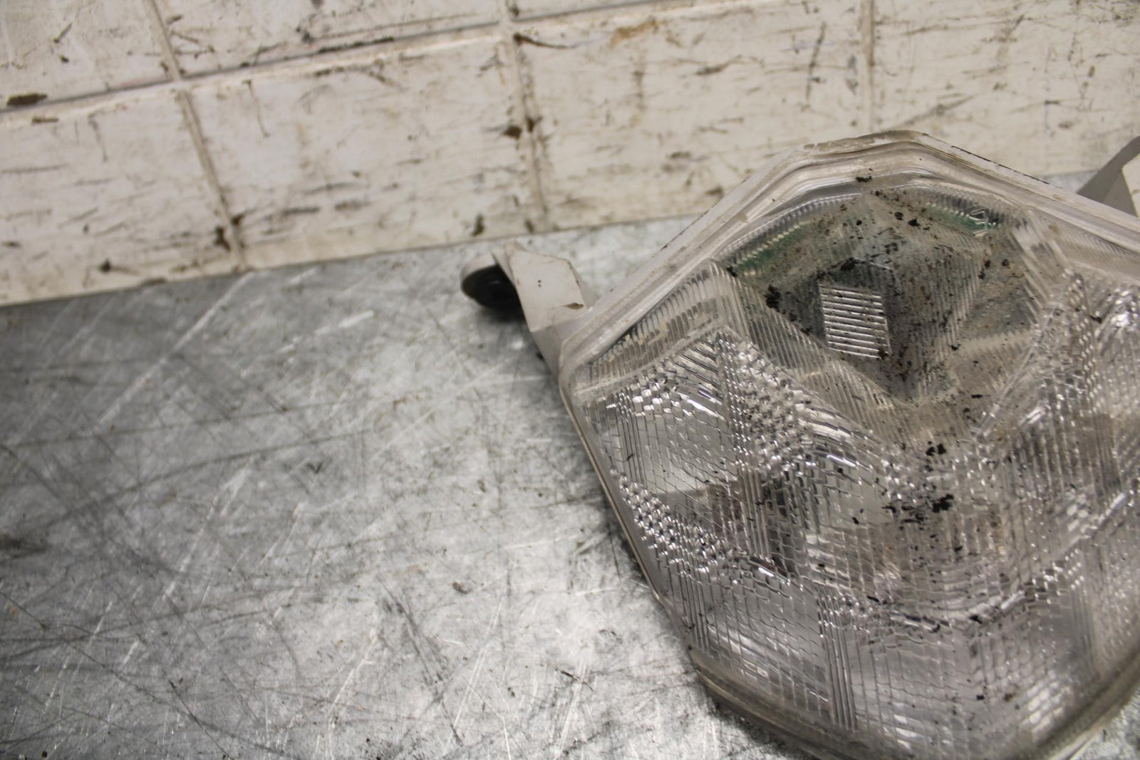 2009 Kawasaki Ninja ZX6R ZX600R   TAILLIGHT BACK BRAKE LIGHT 23025-0059 BB538