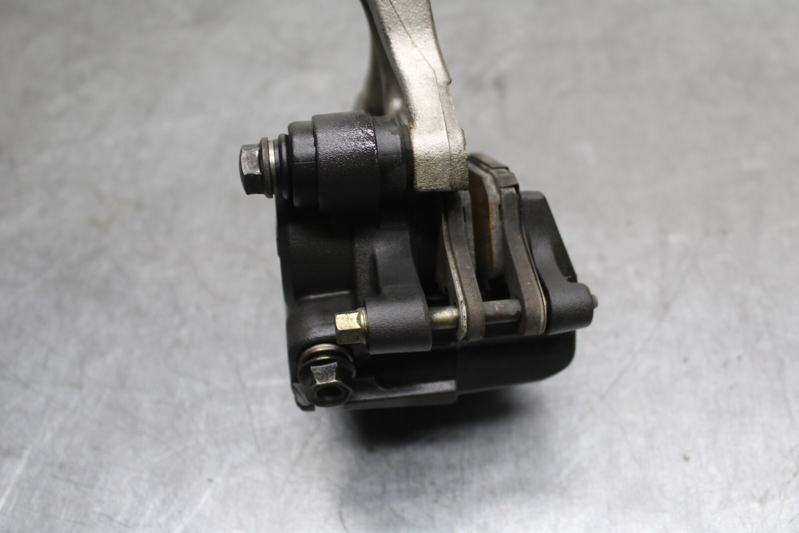 05-06 HONDA CBR600RR REAR BACK BRAKE CALIPER W MOUNT BRACKET BB727