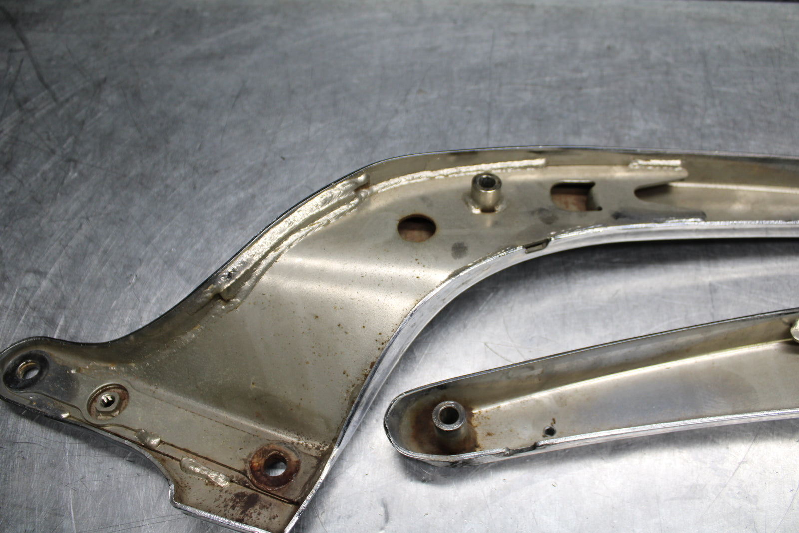 00 SUZUKI INTRUDER 1500 VL1500 REAR BACK FENDER SUPPORT FRAME SUBFRAME BB761
