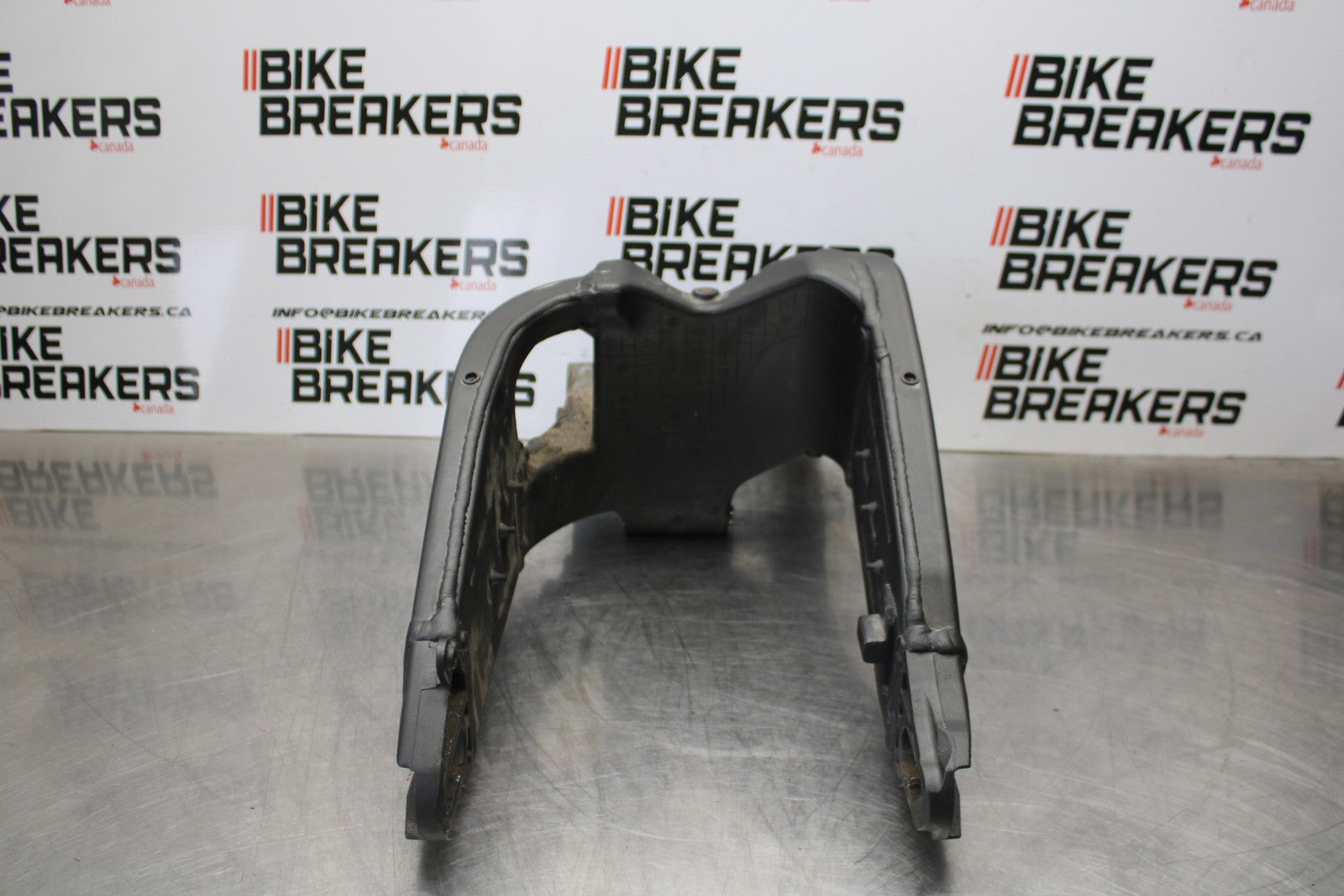 21-23 KAWASAKI NINJA ZX6R REAR SWINGARM BACK SUSPENSION SWING ARM BB179