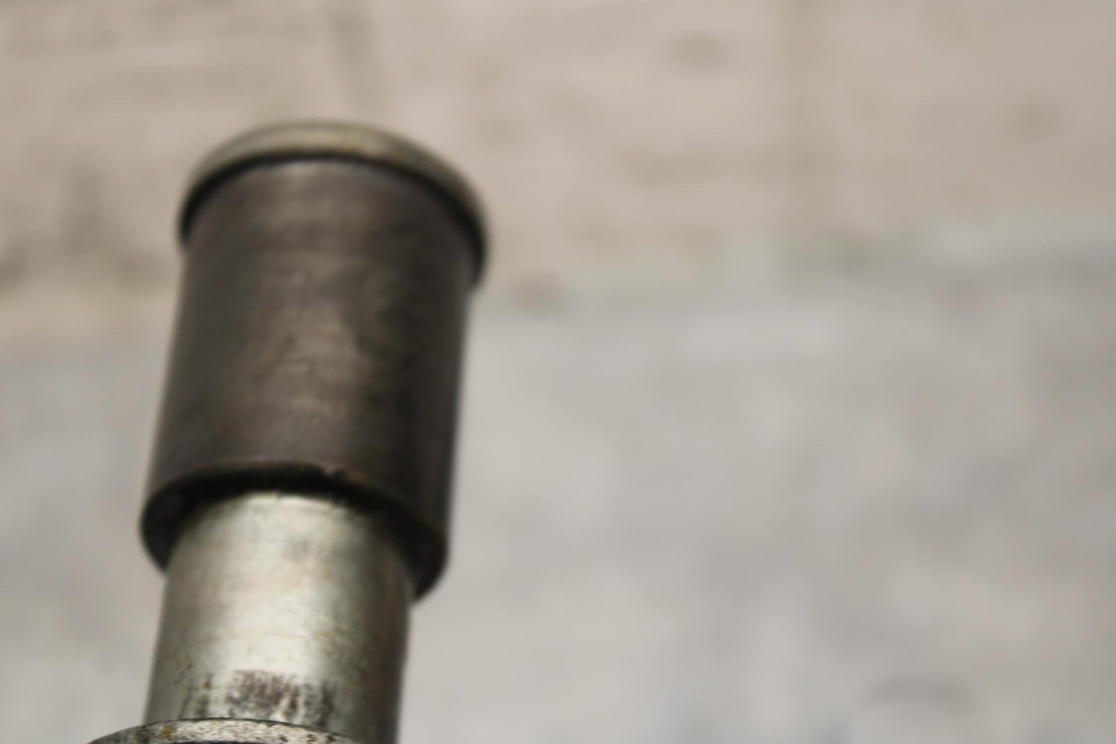 2000 Kawasaki Ninja ZX9R ZX900F FRONT WHEEL RIM AXLE PIVOT BOLT 41068-1404 BB70